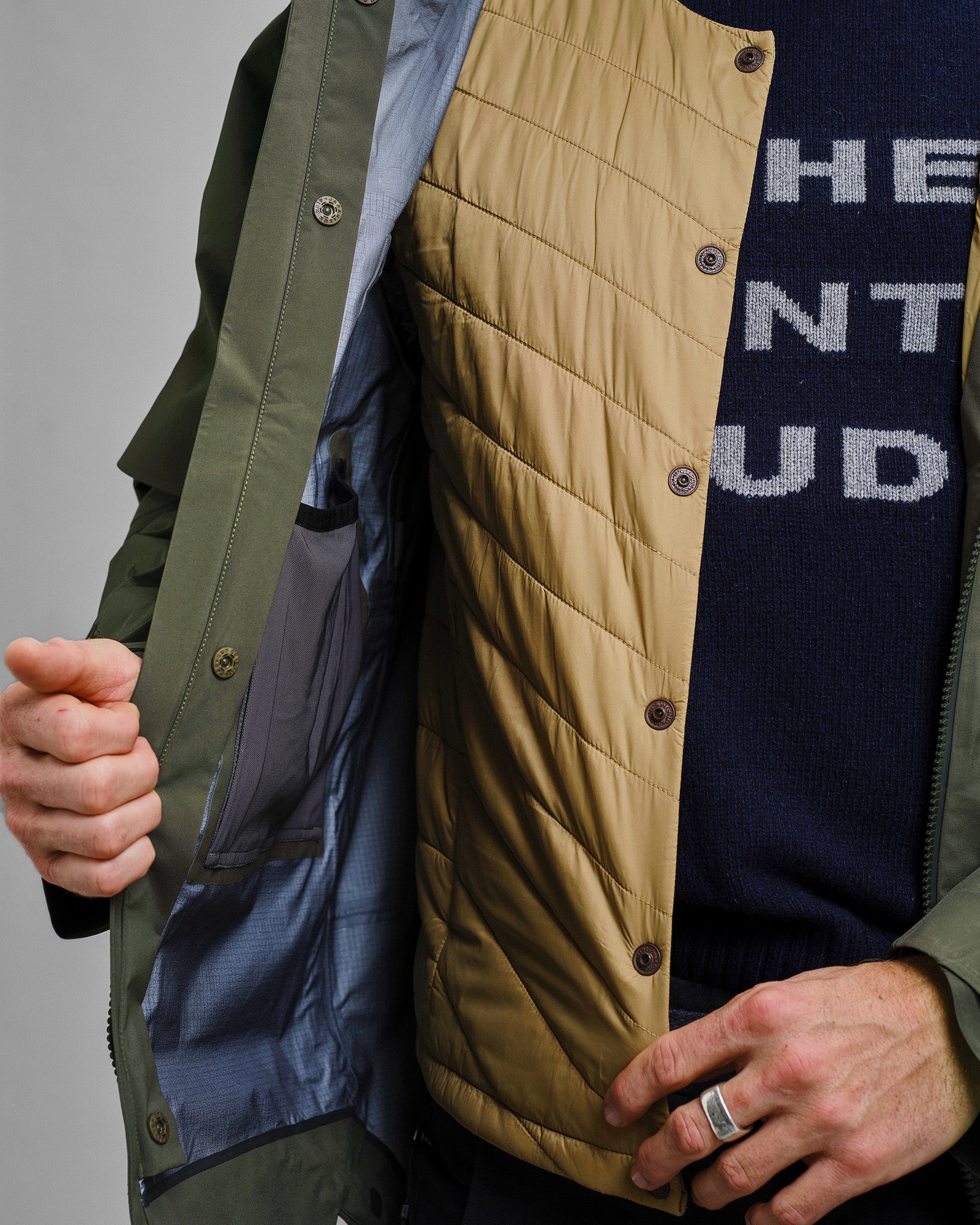 Integrated detachable lightweight PrimaLoft® Gold Eco vest, with inner pocket. card image