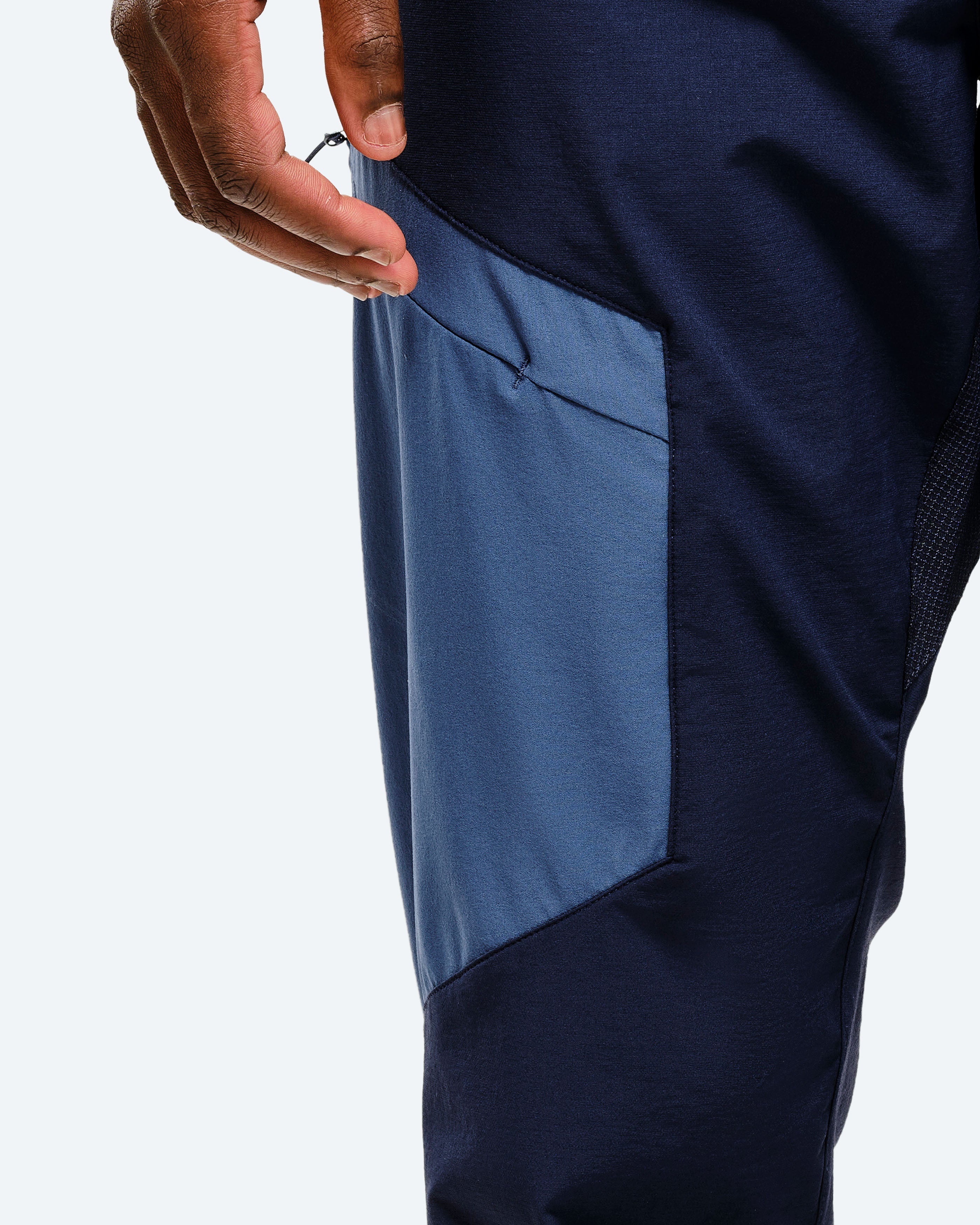Leg pocket in contrast color. card image