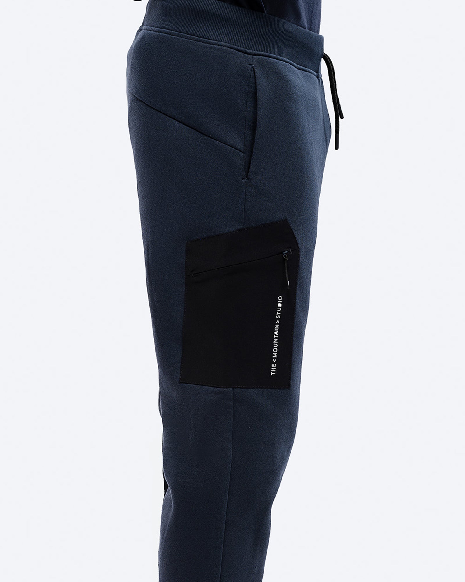 Leg pocket with zip. card image