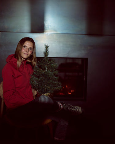 M 2_W EQUESTRIAN_RED W._TECH_FLEECE_HOOD MIDLAYERS the mountain studio_holiday