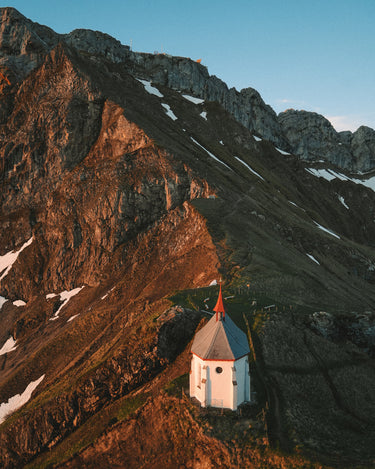 V 10WUL ALMONDMILK W.ULTRALIGHTDOWNVEST VESTS the mountain studio 02