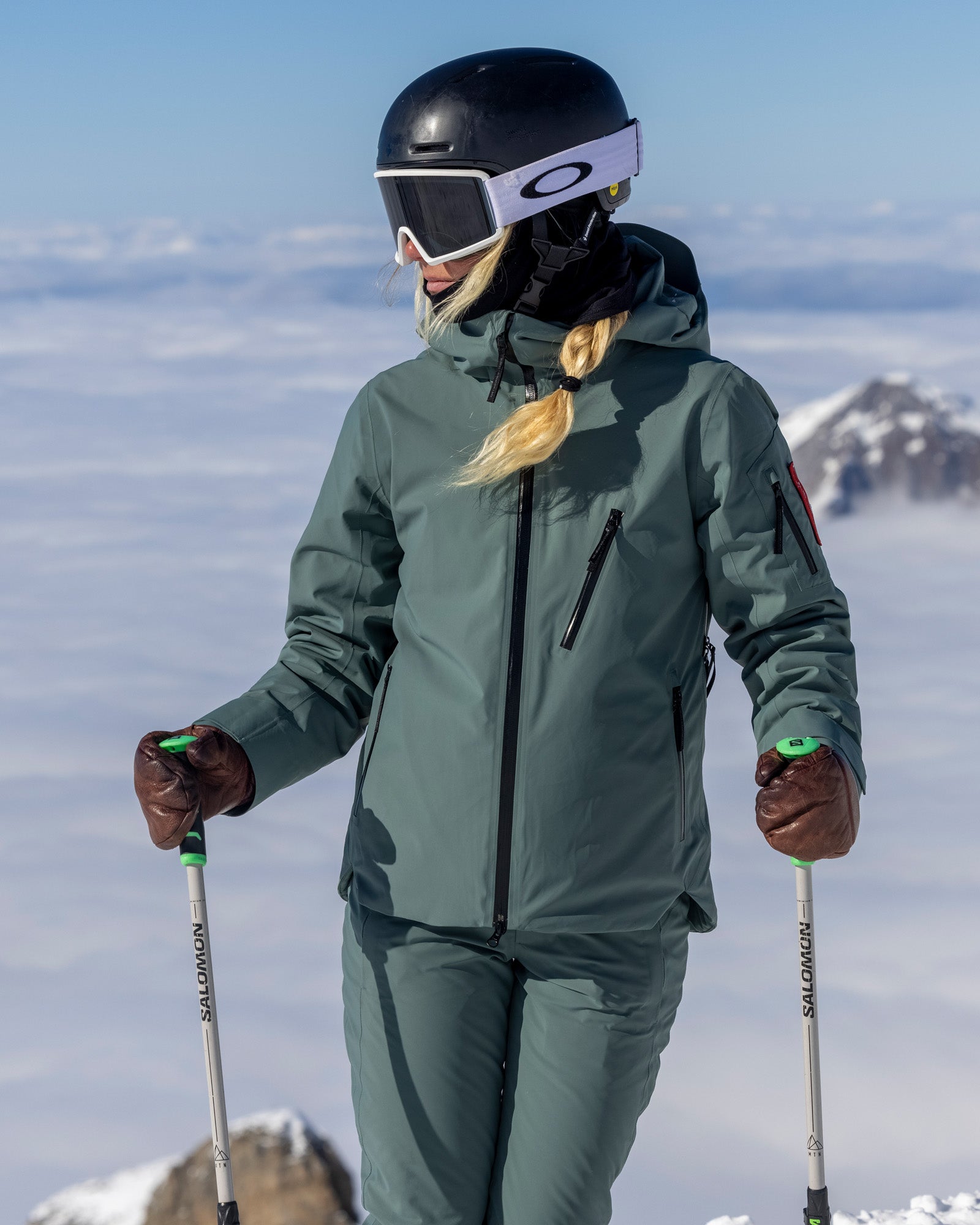 discount salomon ski wear Insulated Jacket The Salomon Brilliant 2.0 Jacket is a warm and versatile ski jacket designed for men YVES SALOMON Belted shearling-trimmed ski