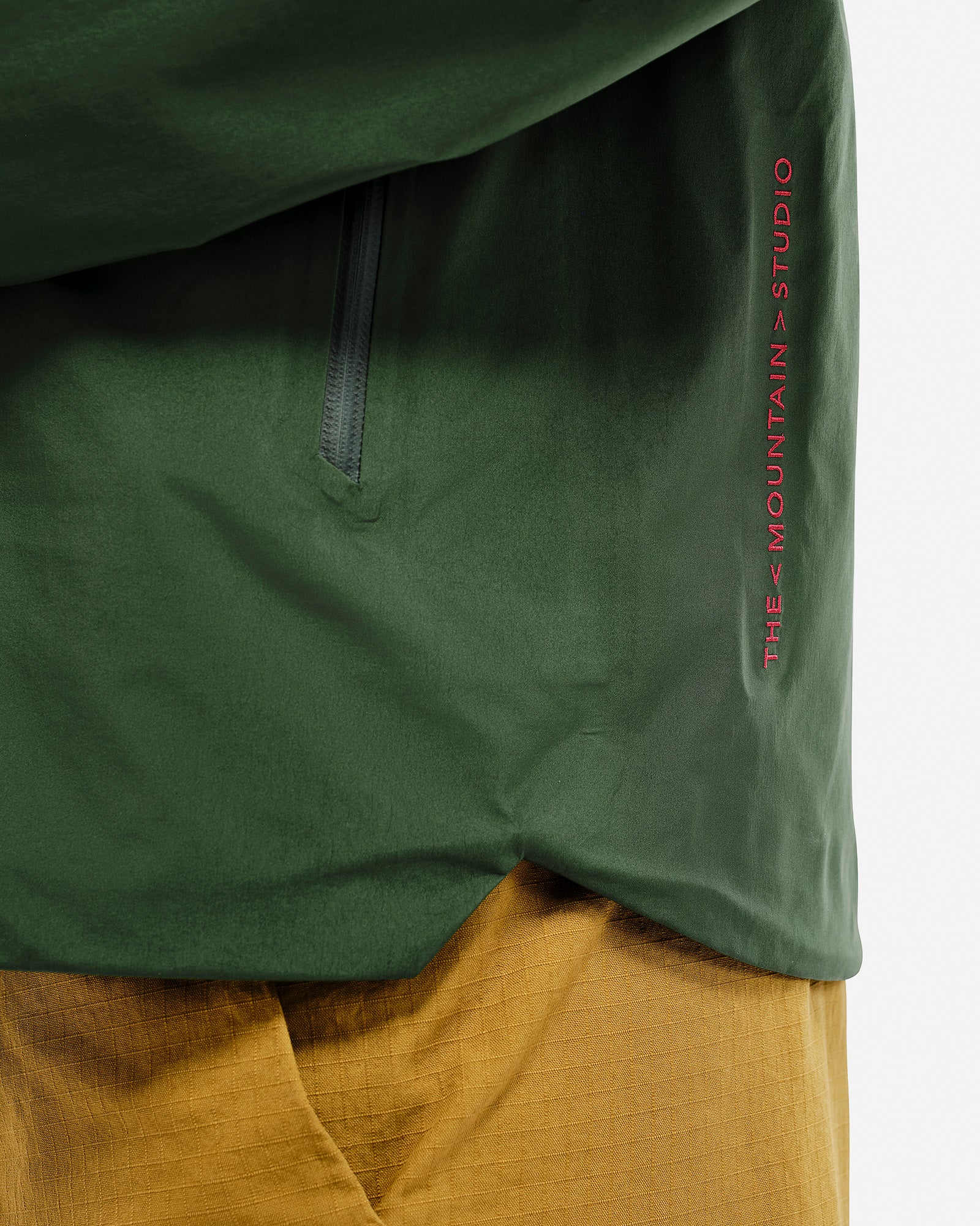 The 100% seam taped 3-layer GORE-TEX®Pro provides ultimate waterproof, windproof and breathable protection card image