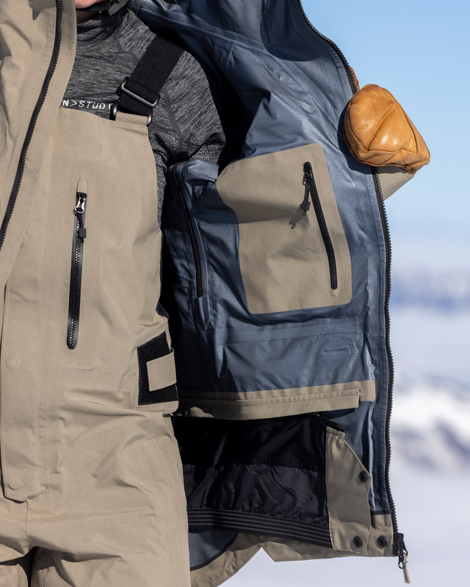Men's Black Gore-Tex Ski Jacket – Z-7 PRO | The Mountain Studio