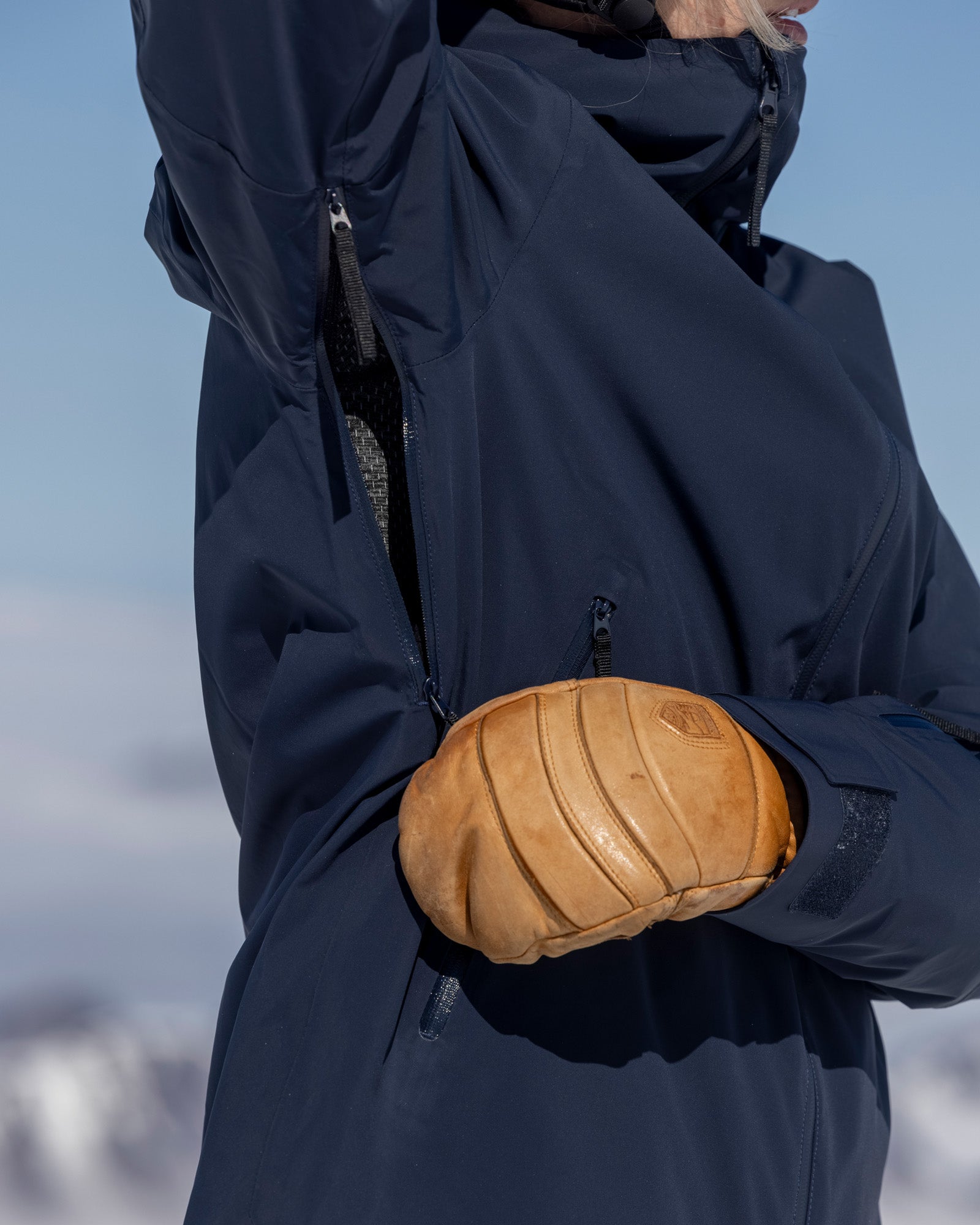 Women's Navy Ski Jacket – Z-8 W | The Mountain Studio