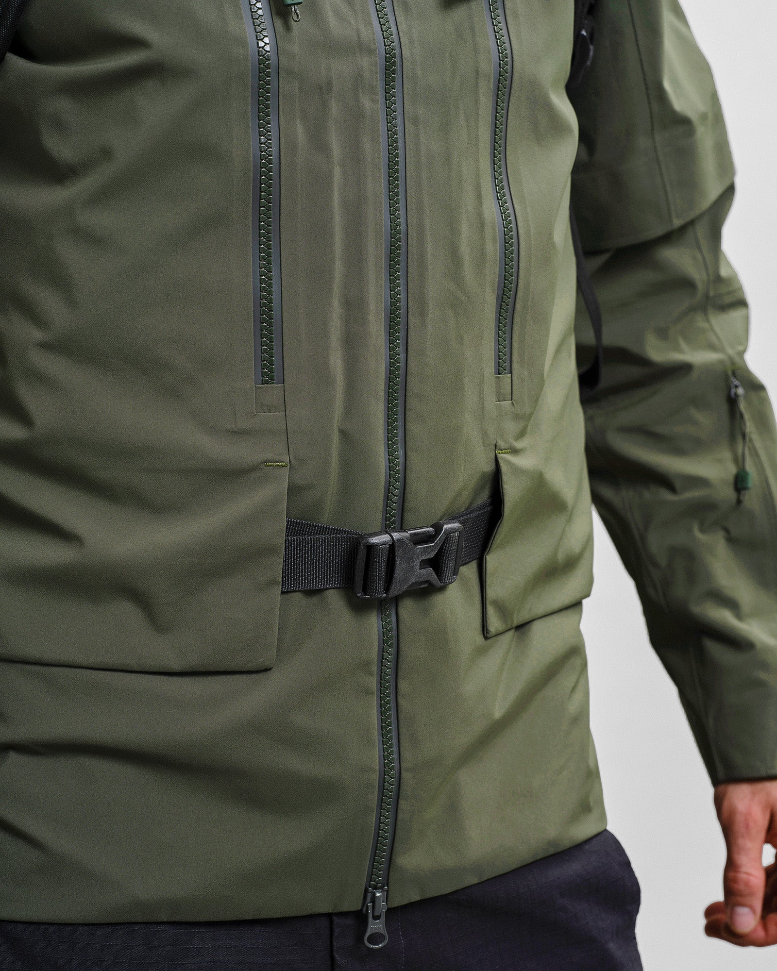 Two oversized outside chest pockets with magnetic lid closures, large enough to hide a back-pack beltTwo extra inside chest pockets for small items card image