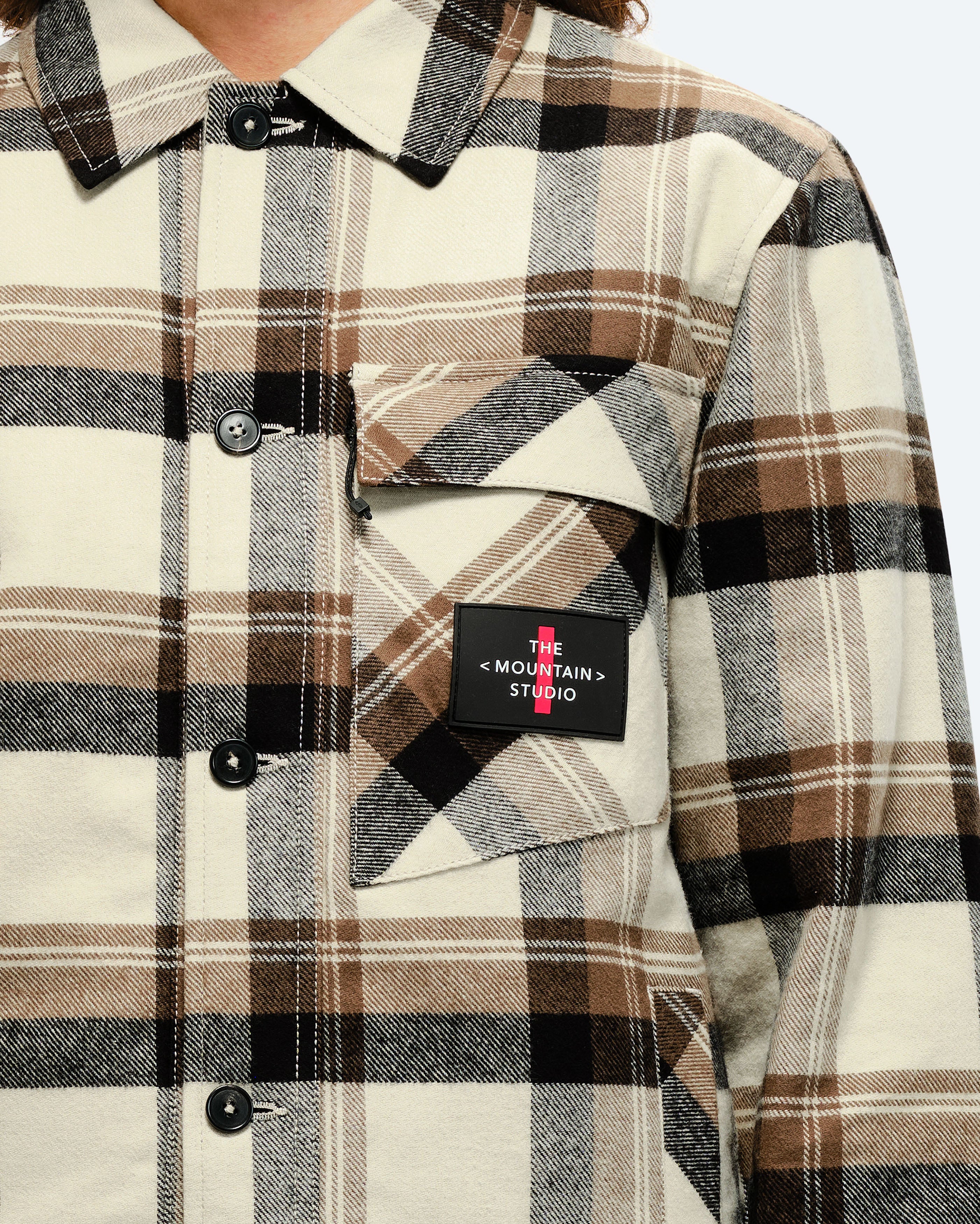 Signature chest pocket with zip.
Cotton flannel. card image