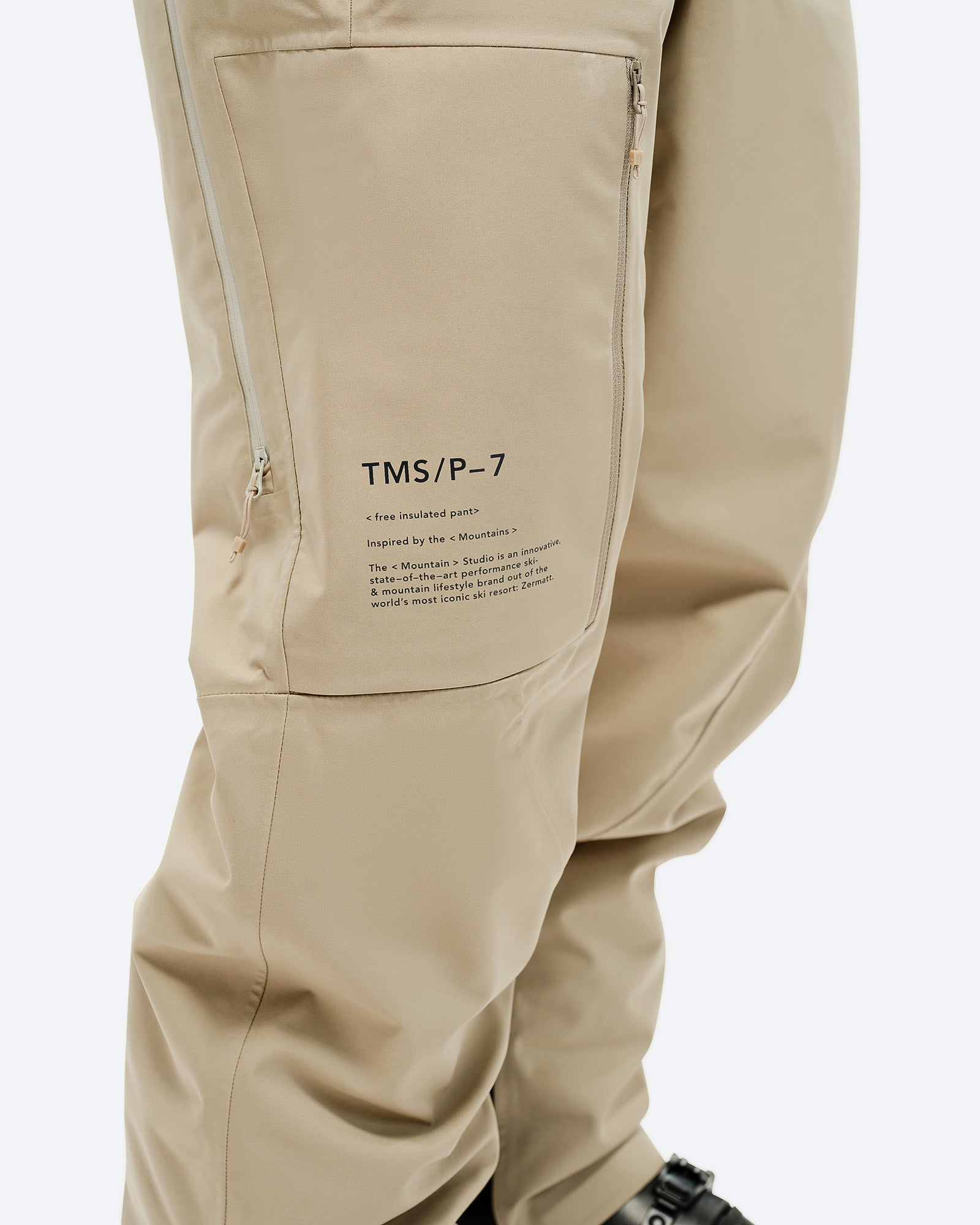 Leg pocket with YKK Aquaguard zipper and print.
Ventilation zipper at leg, YKK Aquaguard technology. card image
